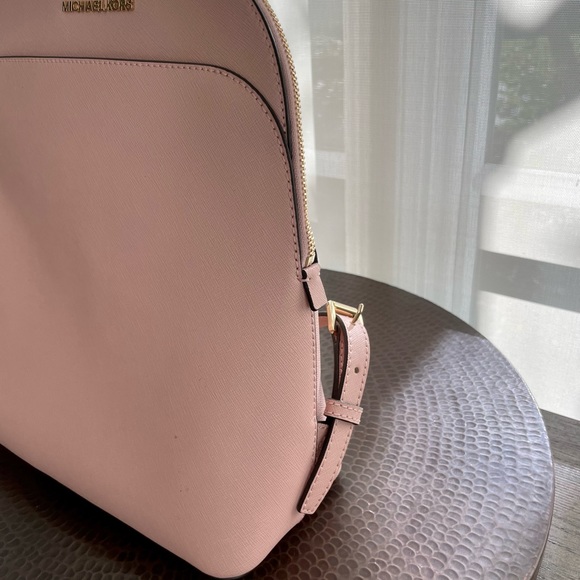 Michael Kors Emmy Bacpack - Picture 3 of 6